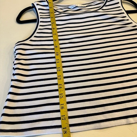 Trina Turk crop top size large - Picture 6 of 8